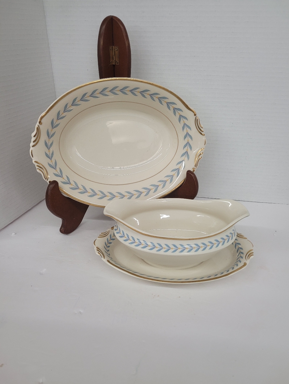 Syracuse China Old Ivory Serving Bowl And Gravy Boat